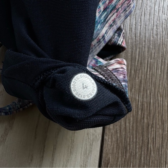 Lululemon Energy Sports Bra Digital Oasis. Size:4 Good Condition - Picture 5 of 6